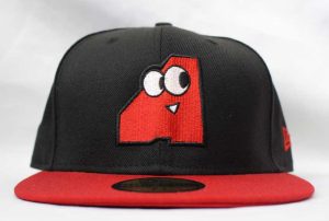 オリジナル刺繍　刺繍加工　刺繍　直接刺繍　チェーンステッチ刺繍　チェーンステッチ　ランニングステッチ　相良刺繍サテンステッチ　タタミステッチ　Tシャツ　トレーナー　ランニング　ノースリーブ　ベスト　セーター　ポンチョ　ウインドブレーカー　コーチジャケット　デニムジャケット　ジャケット　エプロン　Yシャツ　ワイシャツ　ワークシャツ　ダンガリーシャツ　開襟シャツ　背広　スーツ　スラックス　学生服　体操服　メルトンシャツ　メルトンジャケット　 ジャージ　トレーニングウエア　ウエア　型代無料書体　オリジナル書体　パーカー　ジップアップ