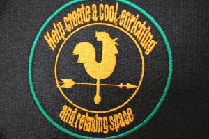 オリジナル刺繍　刺繍加工　刺繍　直接刺繍　チェーンステッチ刺繍　チェーンステッチ　ランニングステッチ　相良刺繍サテンステッチ　タタミステッチ　Tシャツ　トレーナー　ランニング　ノースリーブ　ベスト　セーター　ポンチョ　ウインドブレーカー　コーチジャケット　デニムジャケット　ジャケット　エプロン　Yシャツ　ワイシャツ　ワークシャツ　ダンガリーシャツ　開襟シャツ　背広　スーツ　スラックス　学生服　体操服　メルトンシャツ　メルトンジャケット　 ジャージ　トレーニングウエア　ウエア　型代無料書体　オリジナル書体　パーカー　ジップアップ